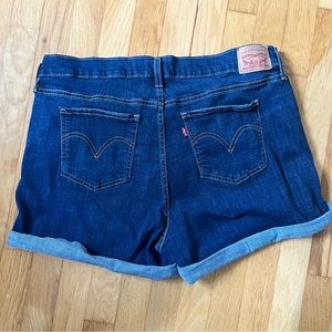 EUC Levi’s Women’s Mid Length Shorts Size 34